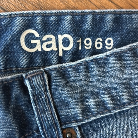 GAP Skinny Bermuda Denim Jean Shorts Medium Wash Distressed Size 29 - Picture 3 of 7